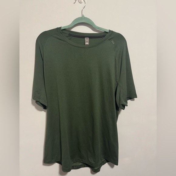 Lululemon Athletica Men’s License to Train shirt. Size XL - Picture 9 of 10